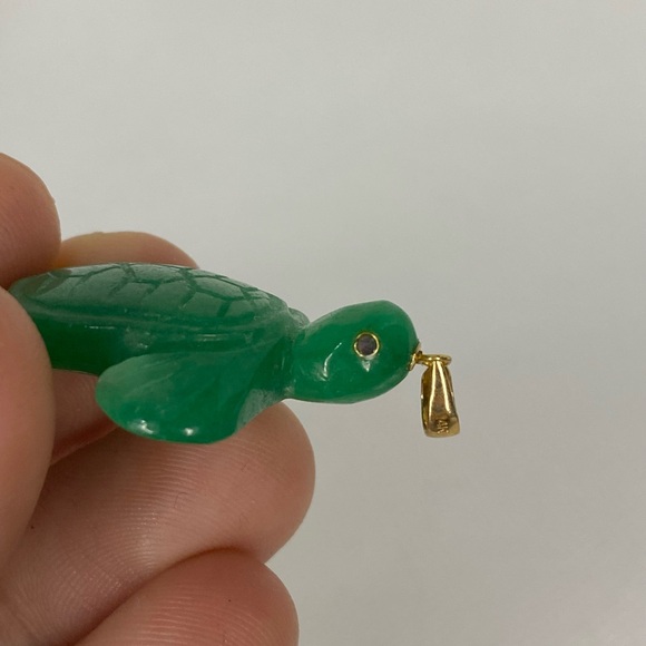 14K Gold Natural Jade Handcarved Turtle With Ruby Eyes Pendant - Picture 3 of 6